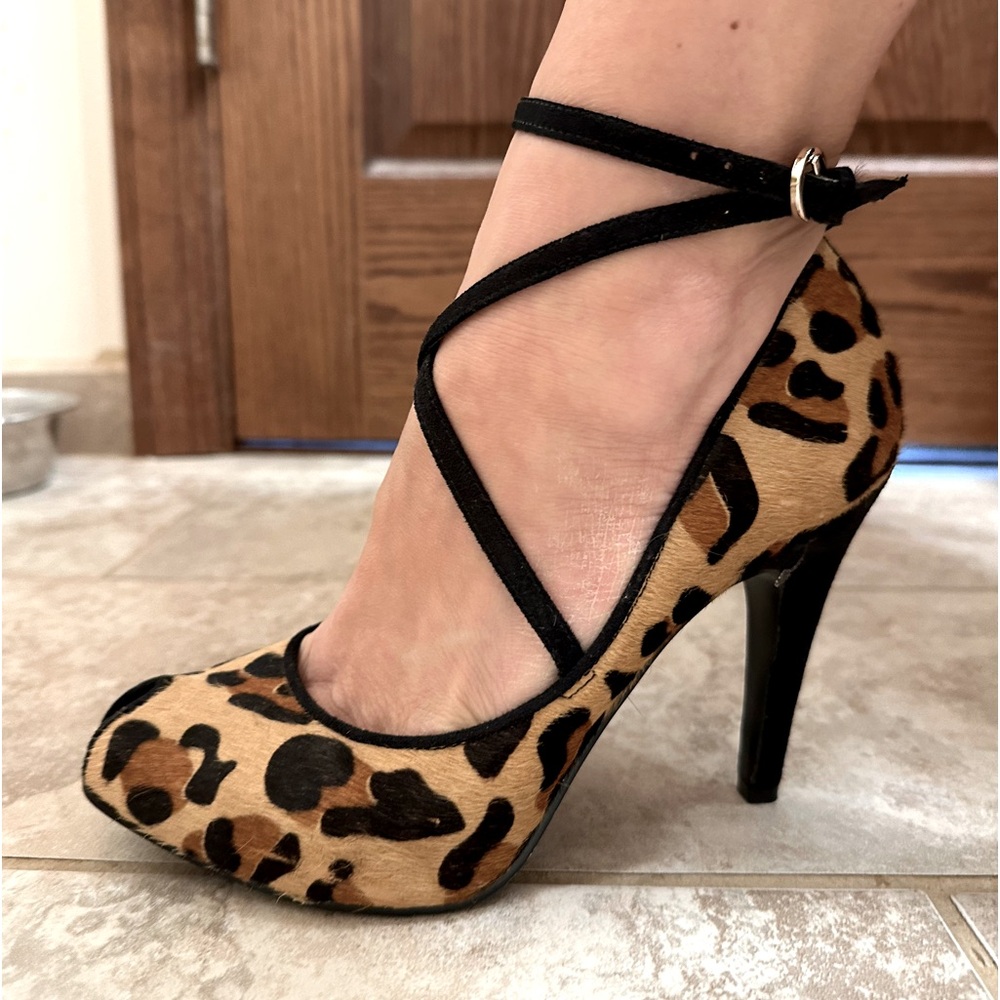 Nine West 6.5 leopard print heels